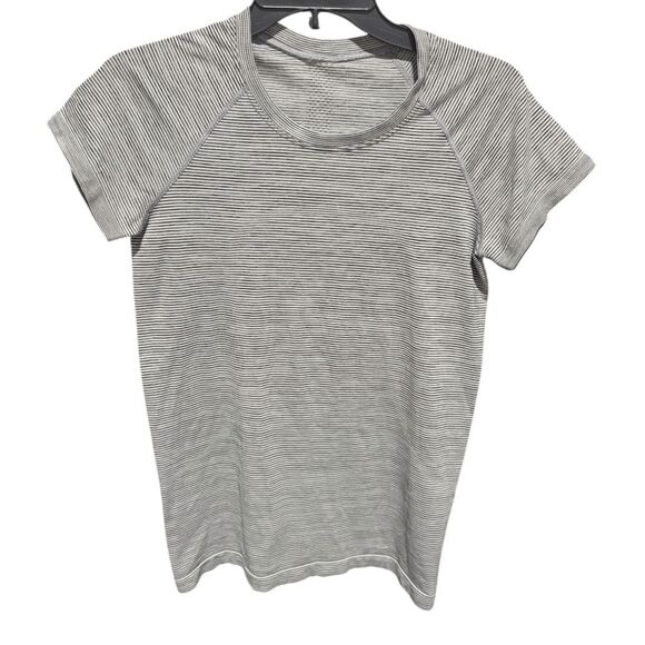 LULULEMON ATHLETICA Swiftly Tech Short Sleeve 2.0 Size 8 - Picture 3 of 4